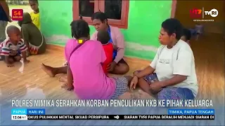 MIMIKA POLICE RETURN KKB KIDNAPPING VICTIM TO FAMILY