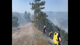 Borba sa vatrenom stihijom na Stolovima i dalje traje