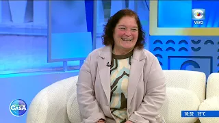 Lidia Fernández graduates as a doctor at age 65