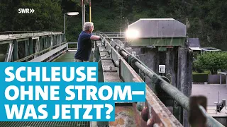 Stromausfall an der Schleuse Cramberg: Ein Schleusenwärter muss improvisieren
