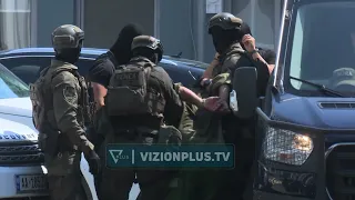 I fshehur në një zonë të pyllëzuar, momenti kur forca të shumta të RENEA-s arrestojnë Ylli Zallën
