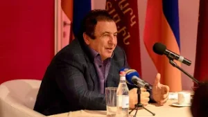 Ի՞նչ են խոսել Գագիկ Ծառուկյանն ու երիտասարդները. նրանցից մեկը Գագիկ Ծառուկյանի հետ կգնա մարզ