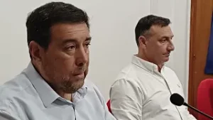 CARLOS ALBISU CONFERENCIA SOBRE 291 FUNCIONARIOS CESADOS