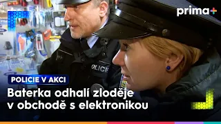 V obchodě s elektronikou se pohybuje někdo s baterkou | Policie v akci