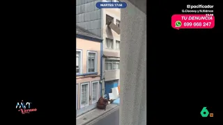 Tiran, literalmente, la casa por la ventana: una extraña mudanza en Lugo - Más Vale Tarde