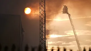 Grande incendio in un centro di riciclaggio nel sud-est di Londra