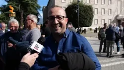 KORRESHIN S’E LË MIZA REHAT, DALLOJMË NE NGA FSHATI- DEPUTETI BATUTA ME GAZETAREN