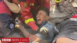 ヴェネズエラ地震、がれきの下から男性が救出された瞬間