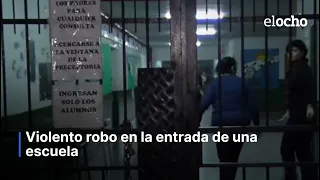 VIOLENT ROBBERY AT A SCHOOL ENTRANCE IN TUCUMÁN