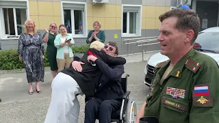Автомобили с ручным управлением передал ветеранам СВО.