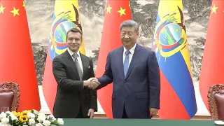 Chinese, Ecuadorian presidents attend signing ceremony for cooperation documents