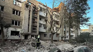 Зеленский предупреждает о нехватке ПВО после ударов РФ по Украине, унесших 8 жизней
