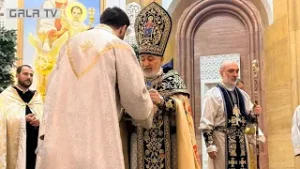 Եզրաս արքեպիսկոպոս Ներսիսյանը՝ եկեղեցու շուրջ վերջին զարգացումների մասին. սուրբ պատարագ՝ Մոսկվայում