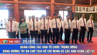 CENTRAL ORGANIZING COMMISSION DELEGATION OFFERS INCENSE IN TRIBUTE TO PRESIDENT HO CHI MINH AND M...
