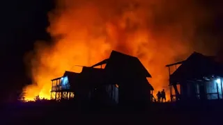 Fire consumes boarding house in Encarnacion and families ask for help