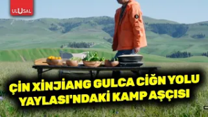 Çin Xinjiang Gulca Ciğn yolu yaylası'ndaki kamp aşçısı