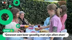 These girls from Groesbeek make soup for elderly people in the neighborhood