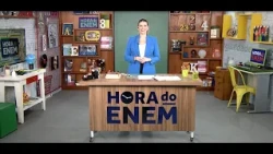 On Hora do Enem, Tatiana D'Angelo talks with teachers Vinícius de Oliveira and Fernando Costa