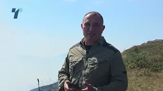 Полициски хеликоптер фрлаше вода врз пожар, го испрска и Стојанче Ангелов додека известуваше