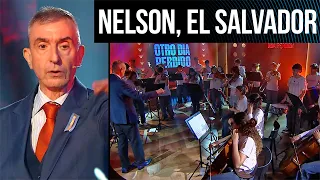 APARECIÓ NELSON CASTRO y dirigió a la orquesta escuela de Chascomús en la marcha de San Lorenzo