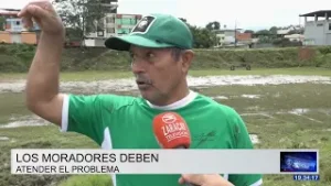LA COMUNIDAD - LOS DEPORTISTAS SUFREN POR LA ACUMULACIÓN DE AGUA EN LA CANCHA