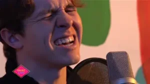 EKSÊ: Cade Wickham Performs “Miss Me”