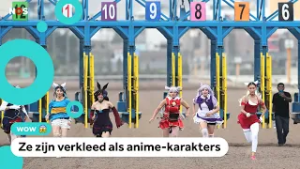 Huh? Geen paarden, maar verklede mensen op deze renbaan