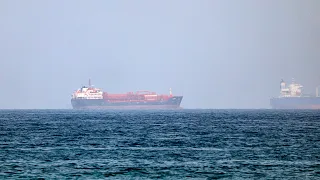 Oil prices fall following Trump's announcement of Hormuz negotiations