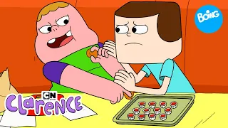 Clarence | Liándola en el fast food | Boing