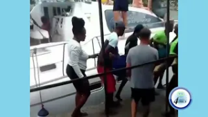 Пожарная служба Сент-Люсии отреагировала на критическое столкновение винта с лодкой на набережной...