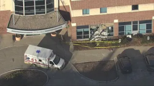 Car crashes into building in North Center