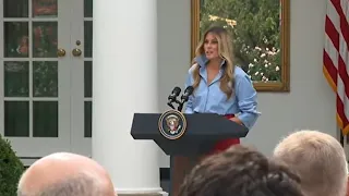 Usa, Melania Trump torna in pubblico: "Ho sentito che vi sono mancata"