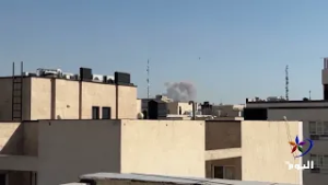 مشاهد لشن الجيش الإسرائيلي غارات على أهداف في وسط طهران