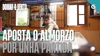 Adrián aposta un ALMORZO a cambio dunha partida de BILLAR | DOMAR O VENTO