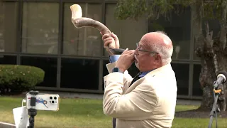 Yom Kippur Program Held Outside The Burlington ICE Office
