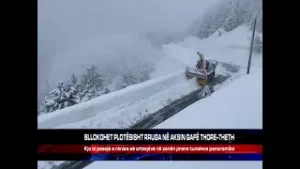 BLLOKOHET PLOTËSISHT RRUGA NË AKSIN QAFË THORE THETH