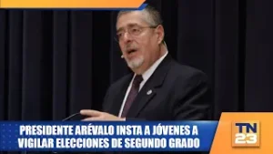 Presidente Arévalo insta a jóvenes a vigilar elecciones de segundo grado