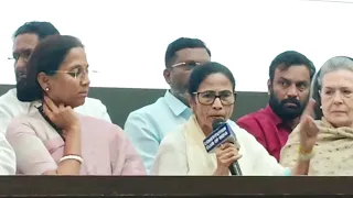 INDIA Bloc की मीटिंग में खूब गरजीं Mamata Banerjee | सरकार और Election Commission पर जोरदार प्रहार
