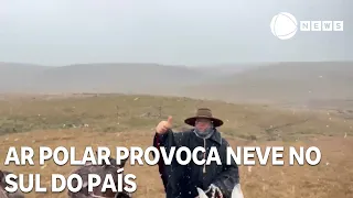 Polar air mass drops temperatures and brings snow to the country's south