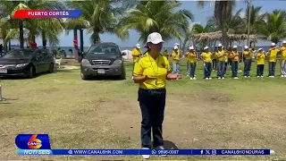 Banda marcial colombiana visita base naval