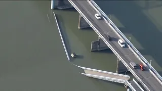 Giappone, il ponte crollato e le case distrutte: i danni del terremoto visti dall'elicottero