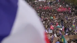 Euronews в центре событий: массовые протесты в Париже