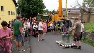 ŽITENICE: Z věže kostela byl snesen zvon. Na opravu praskliny a renovaci byl odeslán do Innsbruku
