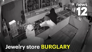 Thieves smash into jewelry store, steal display case of valuables in minutes