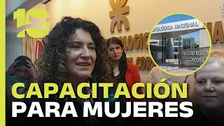 Job retraining: 27 women participate in a training program