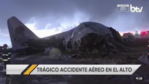 Avión Hércules salió de la pista, rompió la malla de seguridad e impactó contra vehículos en El Alto