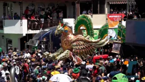 Reinas del carnaval de Las Tablas rinden honor a las tradiciones típicas
