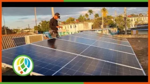 Recibe Banco Popular de Ahorro en Mantua donativo de paneles solares