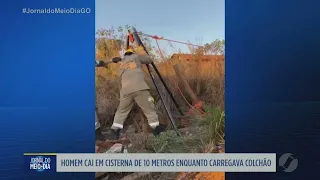 Homem cai em cisterna de 10 metros enquanto carregava colchão