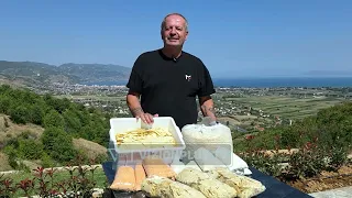 Përgatitja e zahireve të dimrit, në juglindje amvisat vijojnë traditën, interes edhe nga turistët